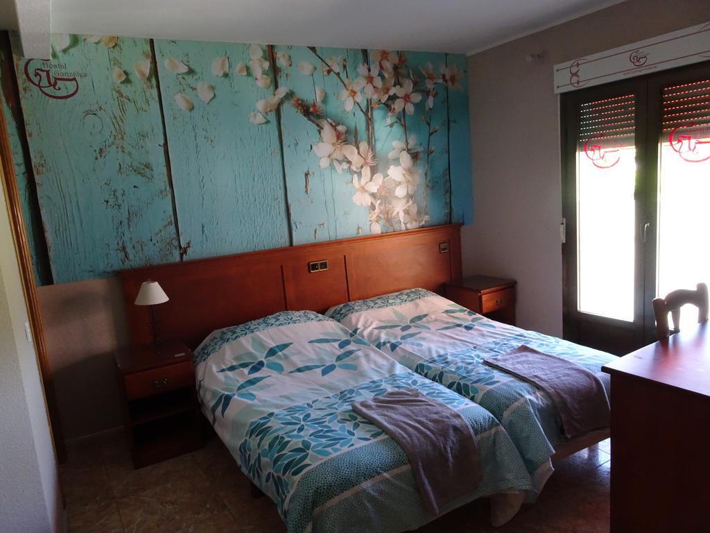 Hostal Gonzalez Guadarrama Eksteriør bilde