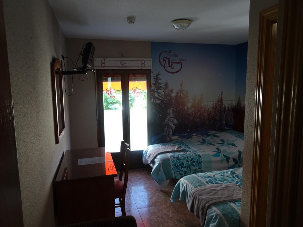 Hostal Gonzalez Guadarrama Eksteriør bilde